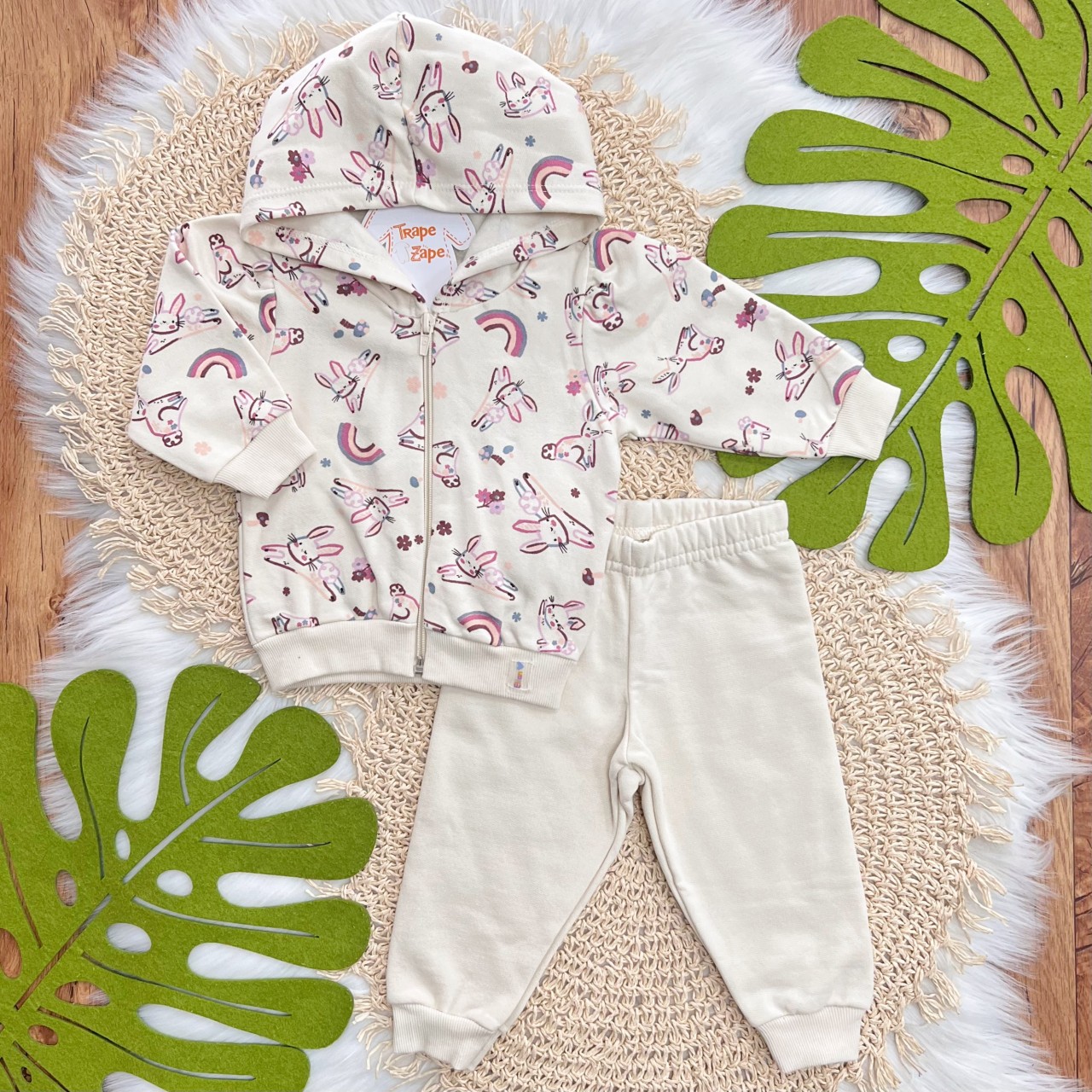 Conj. Jaqueta com Capuz Coelhinhos e Calça de Moletom - Creme